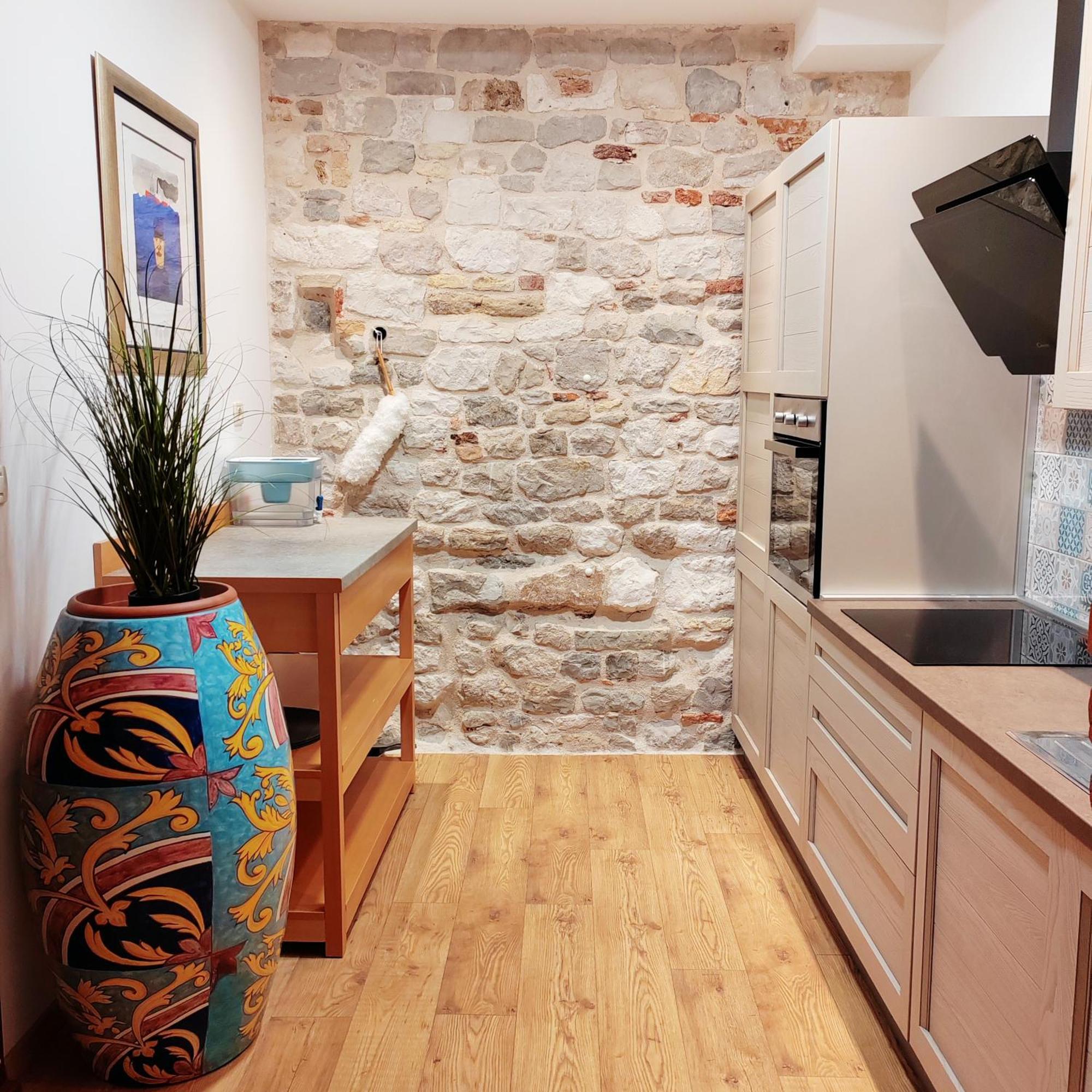 Luxury Stone Paradise Within The Walls Of The Diocletian Palace - Old Town Apartment